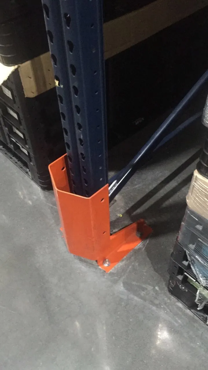 Accessories. Upright guard on selective racking.