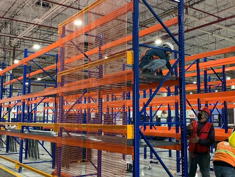 Plastic safety netting