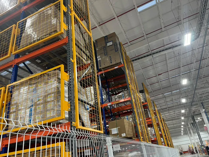 Accessories. Safety mesh on selective racking.