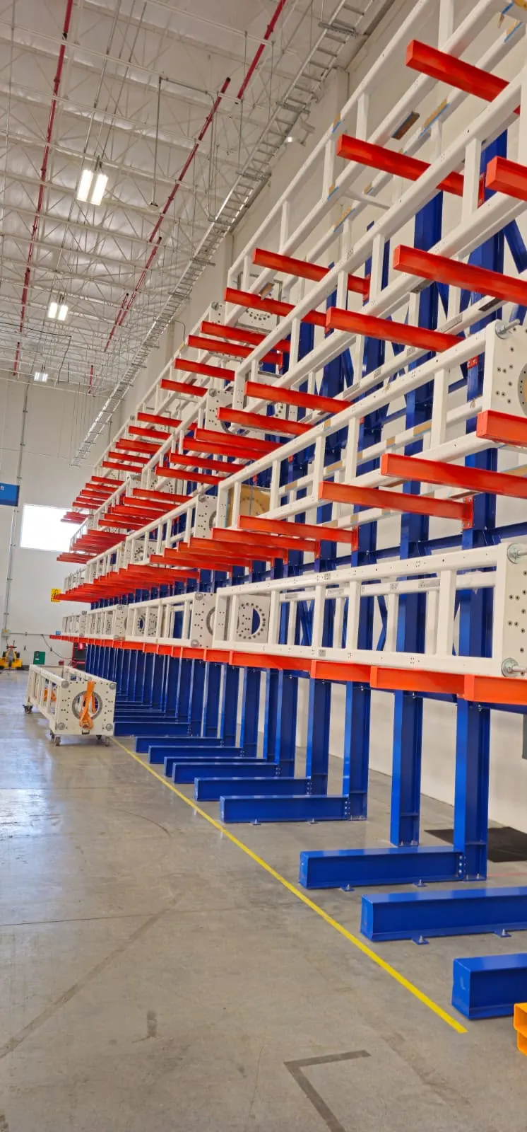 Brazos de rack cantilever con carga