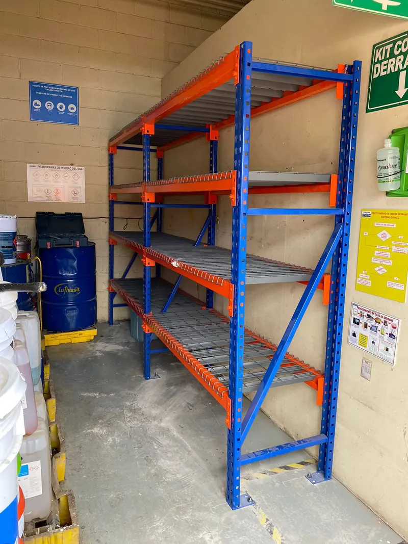 Estantería para almacén de mantenimiento