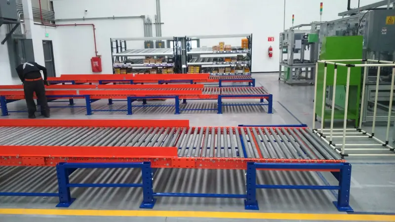Pallet flow rack. Pallet flow roller lanes in a plant.