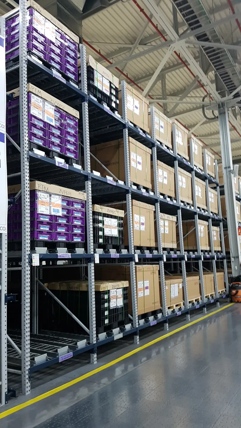 Pallet flow rack. Pallet flow lanes with picking boxes and trays.