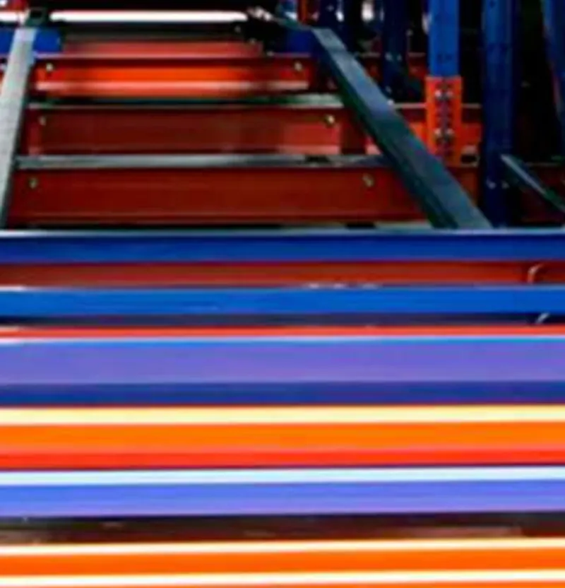 Carros y rieles de rack push-back instalado por HIE
